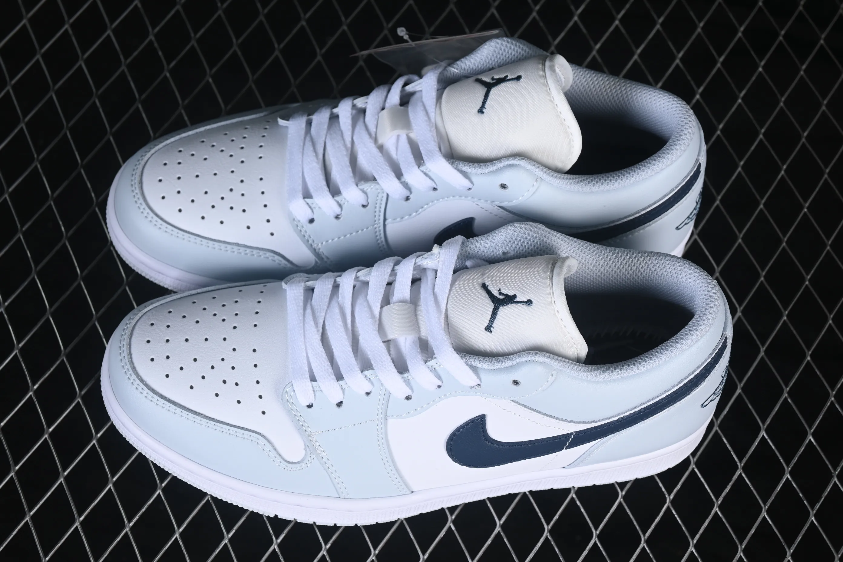 All categories Air Jordan Jordan series basketball shoes Air Jordan 1 Low Air Jordan 1 Low AJ1 Joe 1 white gray blue hook low-top retro cultural basketball shoes 553558-400